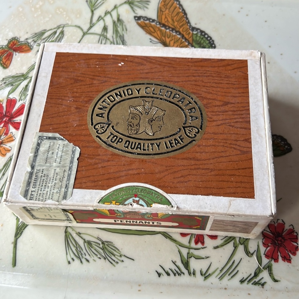 Antonio Y Cleopatra cigar box